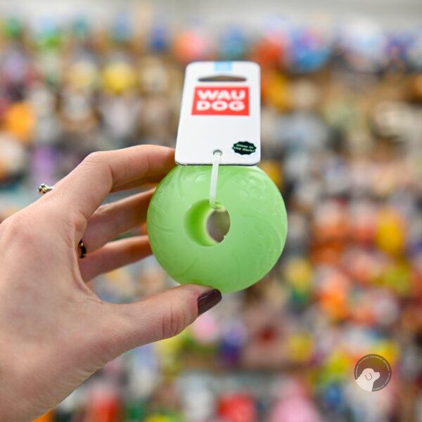 Piłka WAUDOG Fun akumulująca światło z otworem na smakołyki, 7 cm