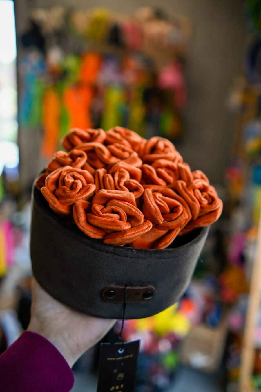 SAFI Zabawka Węchowa Flowerbox - pomarańczowe róże w brązowej doniczce