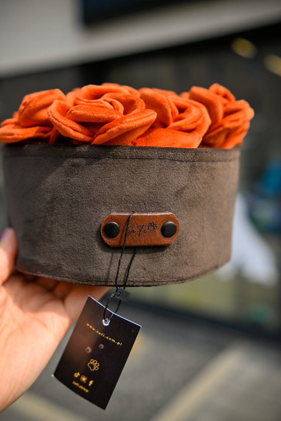 SAFI Zabawka Węchowa Flowerbox - pomarańczowe róże w brązowej doniczce