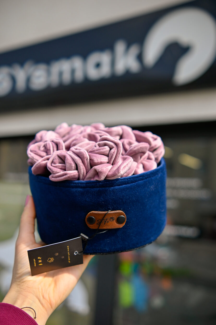 SAFI Zabawka Węchowa Flowerbox - różowe róże w granatowej doniczce