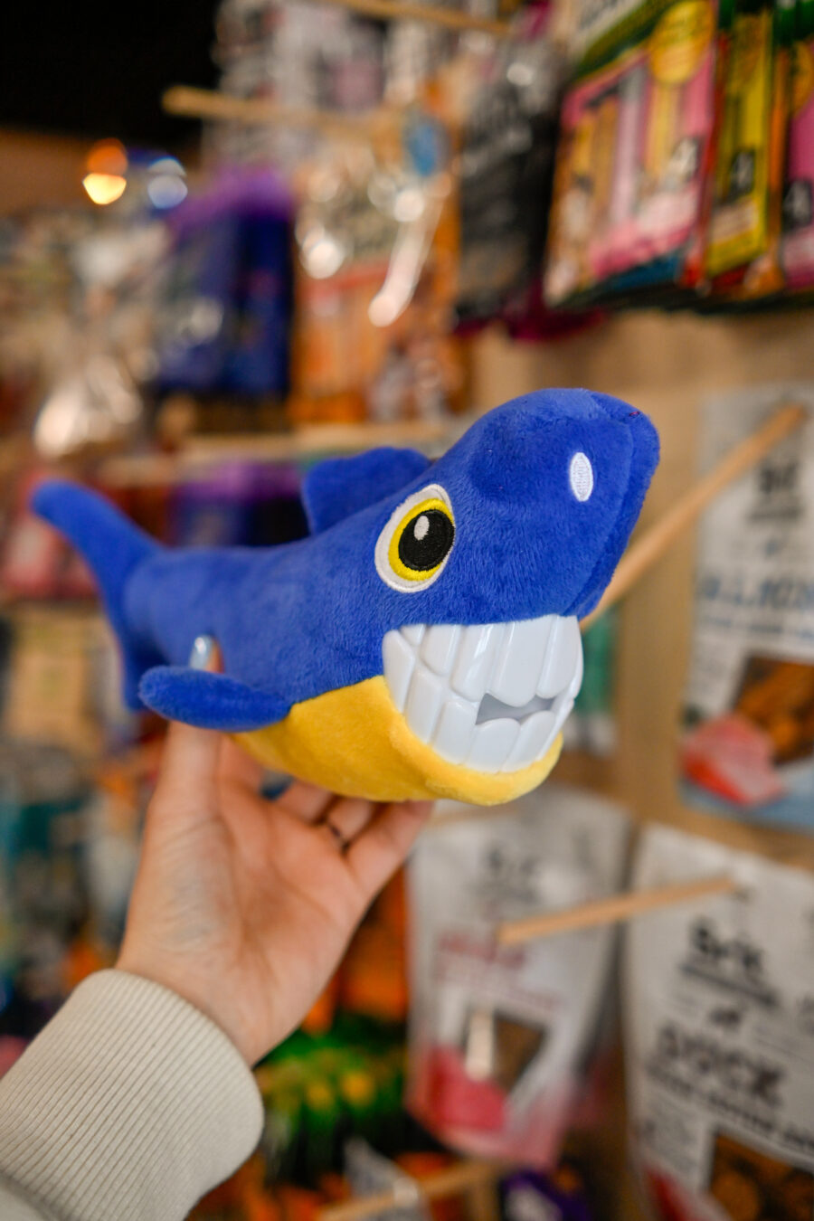 Flamingo Zabawka dla psa na przysmaki Rekin Gebla Shark - piszczy - obrazek 6