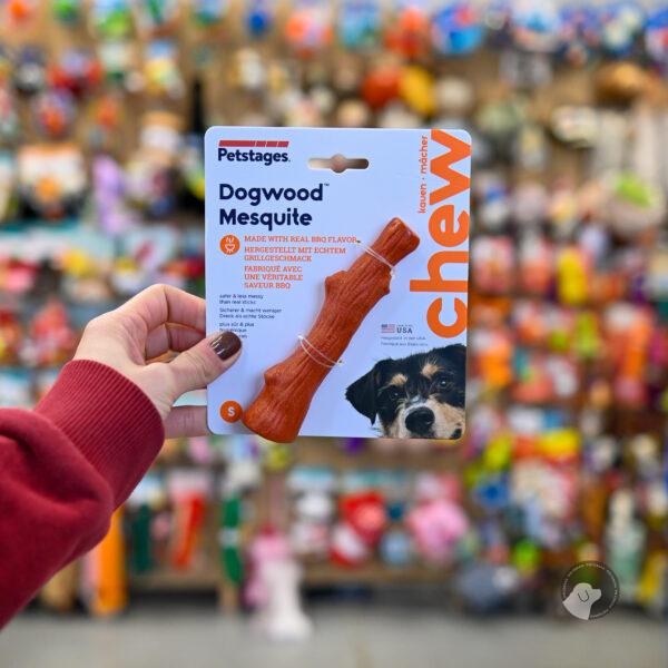 PETSTAGES DOGWOOD MESQUITE SMALL PATYK - zapach BBQ