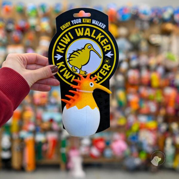Kiwi Walker WHISTLE BABY zabawka dla psa kurczak z jajka