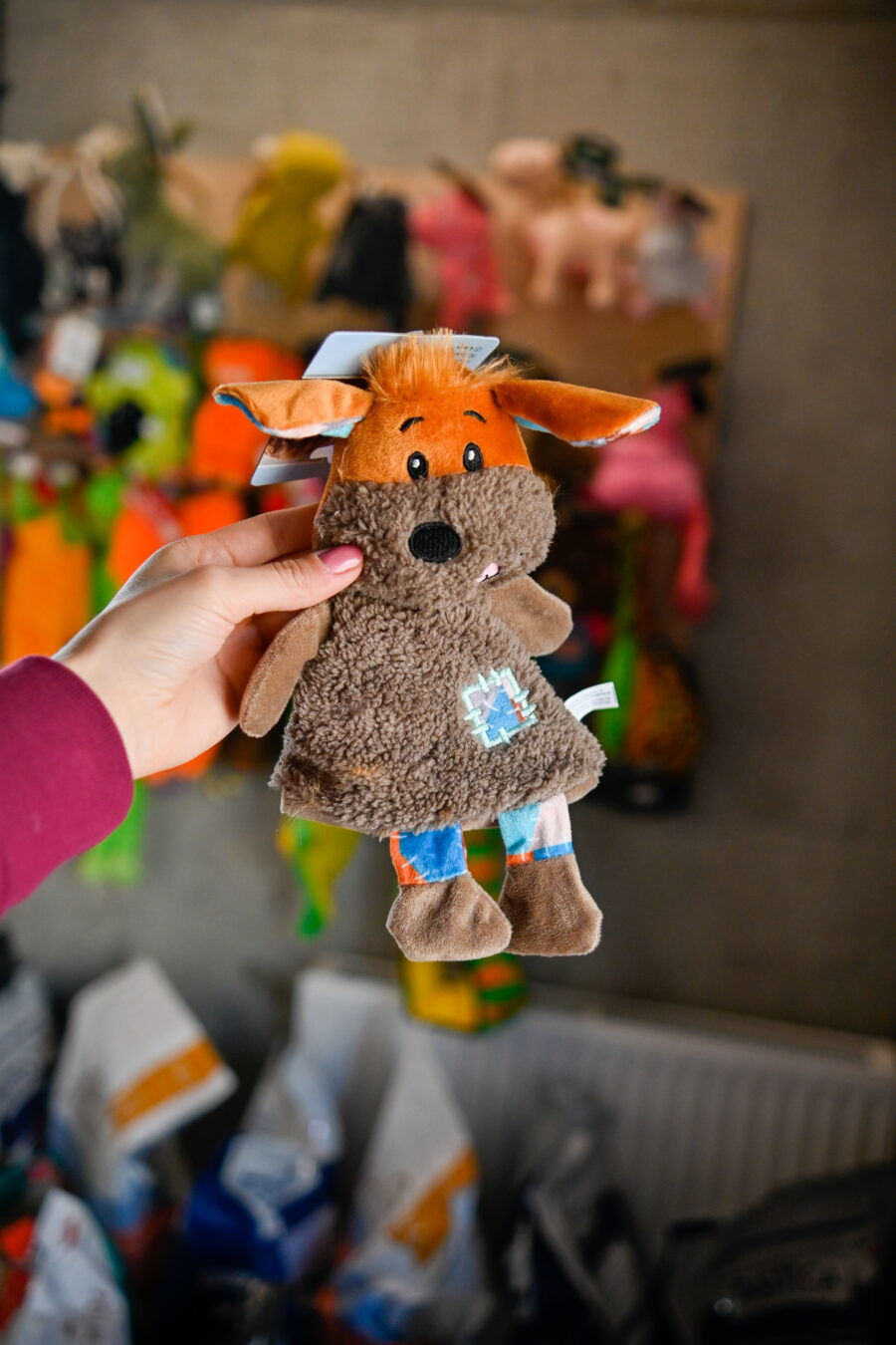 TRIXIE pluszowy szeleszczący piesek 28 cm