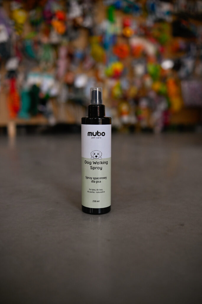 Mubo Dog Walking Spray 250ml - spray spacerowy dla psa
