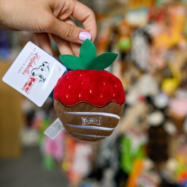 Lulubelles Power Plush Chocolate Strawberry Small pluszowa truskawka w czekoladzie