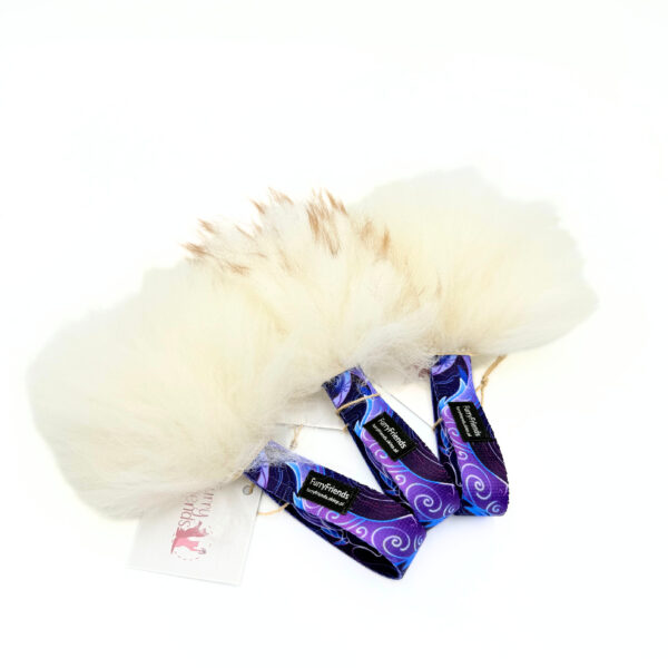 FurryFriends szarpak mini z owczym futrem na krótkiej rączce wzór Magia Północy