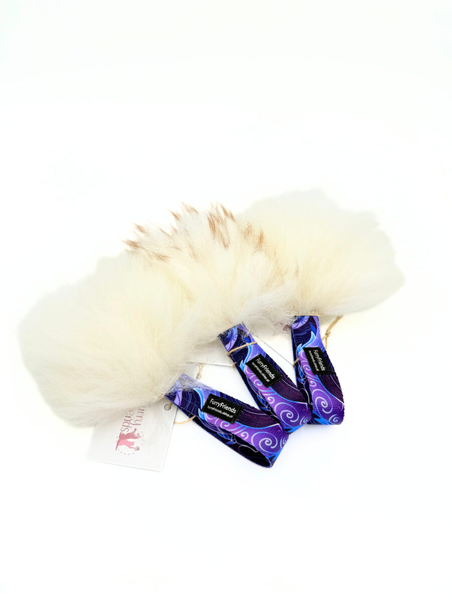 FurryFriends szarpak mini z owczym futrem na krótkiej rączce wzór Magia Północy