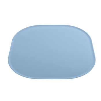 Mata Pod Miski dla Psa – 32x32 cm Dzięki swojej antypoślizgowej powierzchni, zapobiega przesuwaniu się misek, co sprawia, że jedzenie staje się bardziej komfortowe. Wykonana z materiałów pochodzących z recyklingu, mata jest bezpieczna zarówno dla Twojego pupila, jak i dla środowiska. Jest to produkt doskonały również jako "target" treningowy, pomagający w nauce precyzyjnych komend. Najważniejsze cechy: ✔ Uniwersalny rozmiar – 32x32 cm – Mata idealnie mieści różne rodzaje misek: 1 miska M, 1 miska L, 2 miski S, 2 miski płytkie. ✔ Antypoślizgowa – Dzięki specjalnej powierzchni, mata zapobiega przesuwaniu się misek podczas posiłków, zapewniając komfort i porządek. ✔ Mata – target treningowy – Mata może być używana jako pomoc w treningu psa, stanowiąc "target" do nauki precyzyjnych komend. ✔ Bez toksycznych substancji – Wykonana z materiałów bezpiecznych dla zdrowia Twojego pupila, nie zawiera szkodliwych substancji chemicznych. ✔ Ekologiczny wybór – Produkt w 100% pochodzi z recyklingu, dbając o środowisko. ✔ 100% nadaje się do ponownego przetworzenia – W pełni recyklingowalna, co sprawia, że jest przyjazna naszej planecie. Dla kogo? ✔ Dla właścicieli psów – Jeśli chcesz zadbać o porządek podczas posiłków Twojego psa, mata zapewni stabilność misek i pomoże utrzymać czystość w okolicy posiłków. ✔ Dla psów trenujących precyzyjnie – Mata doskonale nadaje się do wykorzystania w treningach, pomagając w nauce komend i precyzyjnych ruchów. ✔ Dla osób dbających o bezpieczeństwo – Mata jest wykonana z nietoksycznych materiałów, więc jest bezpieczna dla zdrowia psa i nie stanowi zagrożenia. ✔ Dla tych, którzy dbają o środowisko – Mata wykonana w 100% z materiałów pochodzących z recyklingu to idealny wybór dla osób szukających ekologicznych rozwiązań. ✔ Dla osób ceniących wygodę – Dzięki antypoślizgowej powierzchni, mata jest łatwa w użytkowaniu, zapobiega przesuwaniu się misek i pomaga utrzymać porządek w domu.