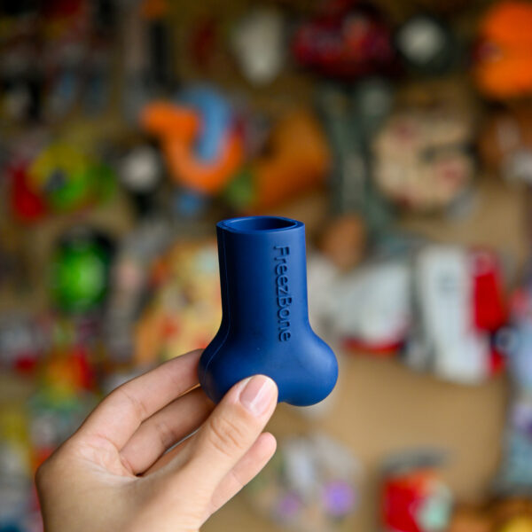 FREEZBONE Freezbone S - granatowa wytrzymała kość do wylizywania i mrożenia