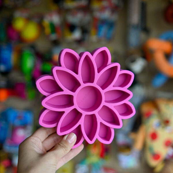 FREEZBONE FreezSunflower - różowa wytrzymała mata miska do wylizywania i mrożenia