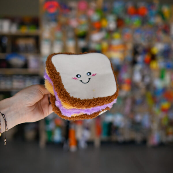 Zippy Paws Snufflerz – PB&J Sandwich masło orzechowe i dżem szeleszcząca kanapka węchowa