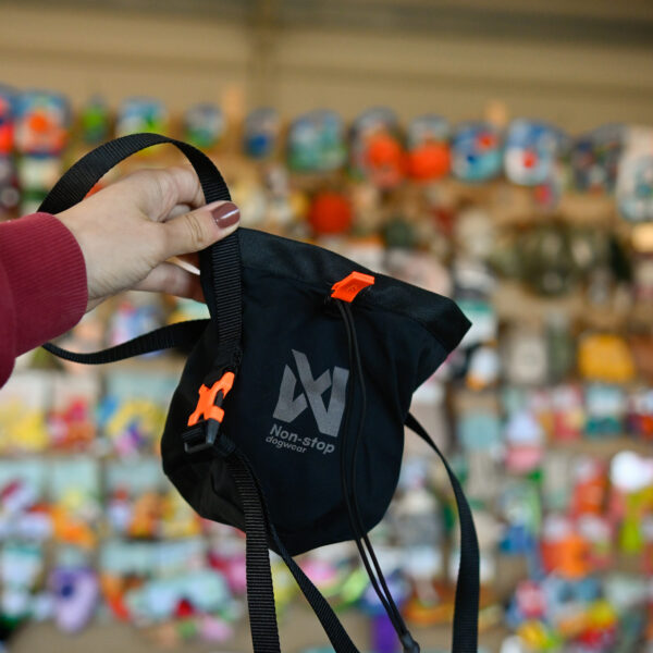 Non-stop dogwear Dogwear Treat bag - czarna duża saszetka na smaczki z odpinanym pasem i ukrytą kieszonką