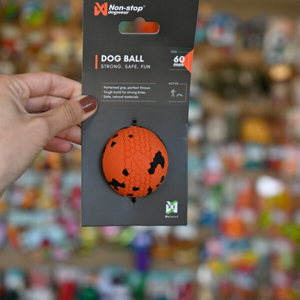 Non-stop dogwear Dog ball - pomarańczowa piłka z gumy i włókna bambusowego 6 cm z otworem