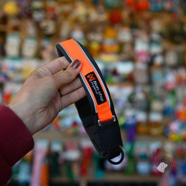 Non-stop dogwear Protector collar - pomarańczowa obroża z elastyczną wkładką bezpieczeństwa