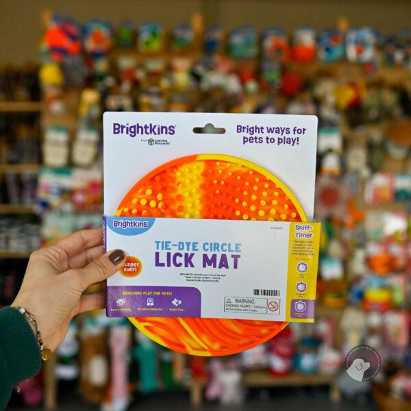 Brightkins TIE-DYE CIRCLE LICK MAT Mata do lizania