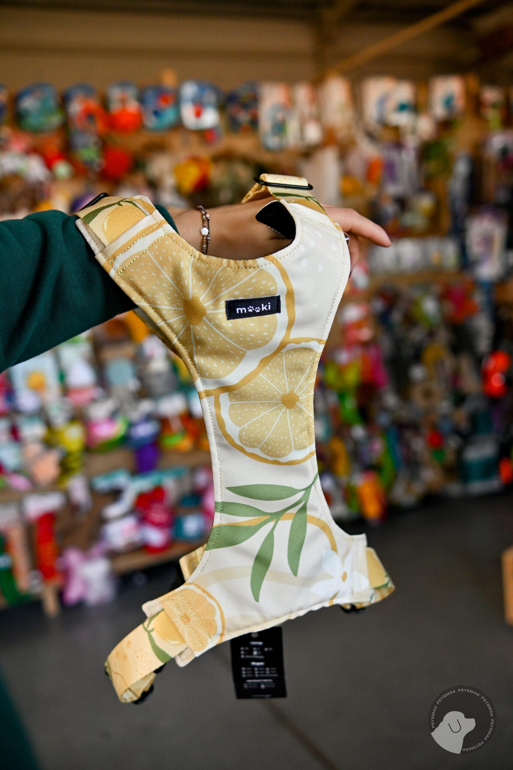 MOOKI - Szelki bezuciskowe we wzorze LIMONCELLO rozm XS-XL żółte