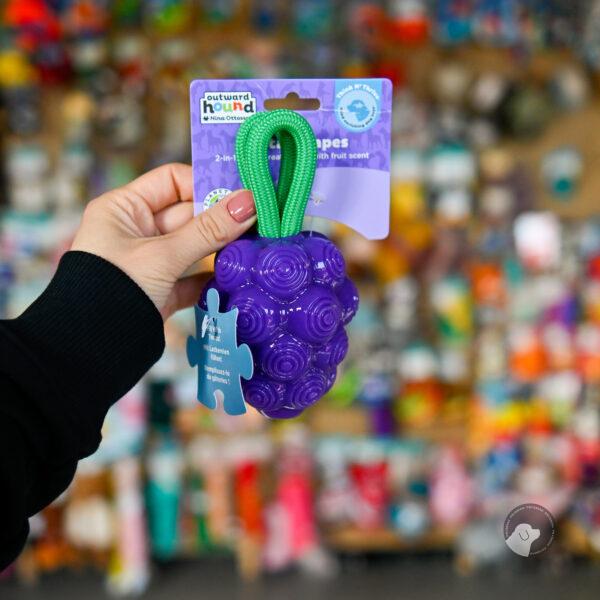 OUTWARD HOUND ZABAWKA DENTYSTYCZNA NA SMACZKI DENTAL GRAPES WINOGRONA