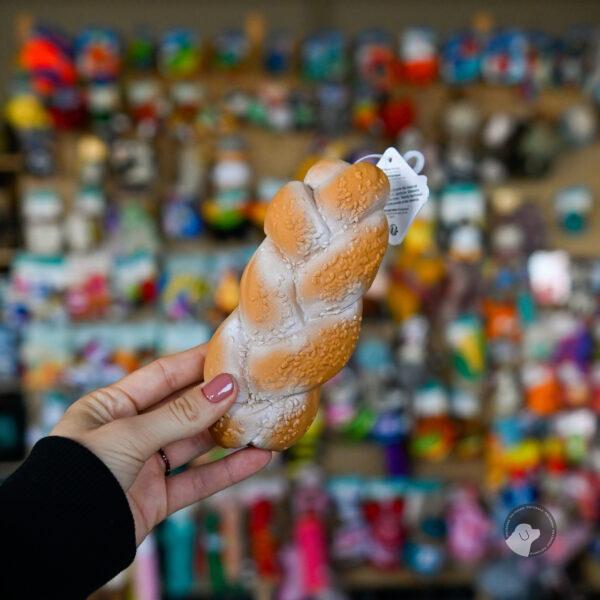 Flamingo Zabawka dla psa lateksowe pieczywo - chałka