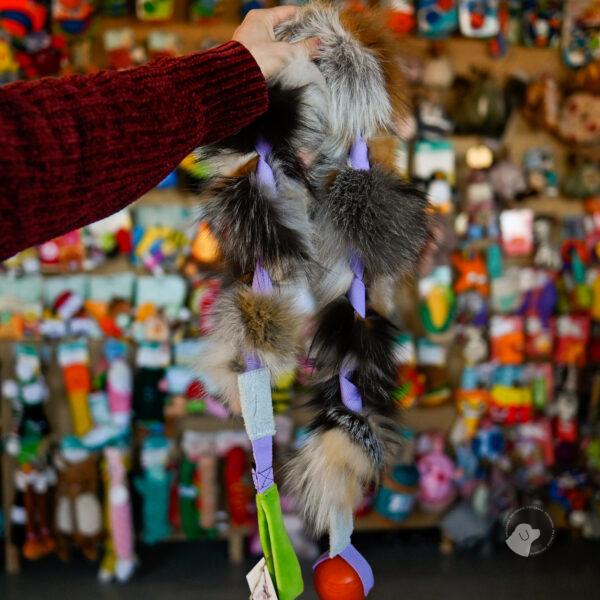 FURRY FRIENDS Szarpak pleciony z futrem lisa i piłką STRATO BALL kolorowy