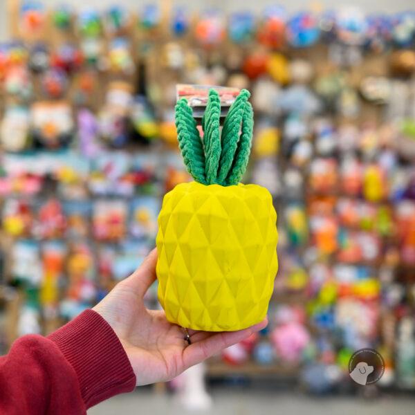 Flamingo Seezo Pineapple Toy - gumowa zabawka dla psa z efektami dźwiękowymi, ananas
