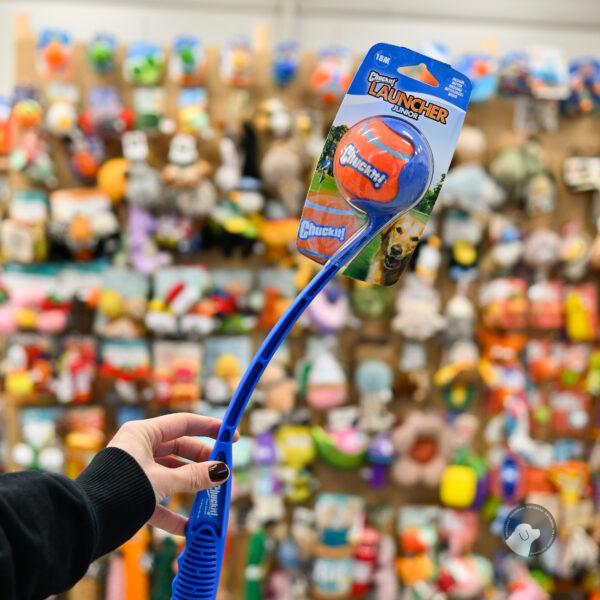 CHUCKIT! BALL LAUNCHER 18M - średnia wyrzutnia junior do piłki