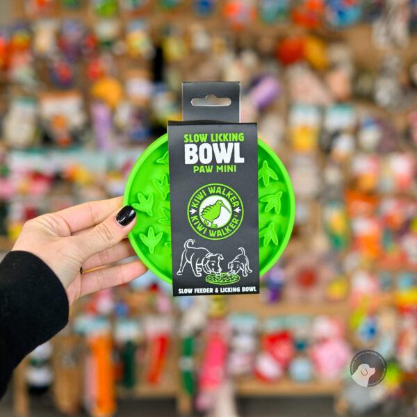Kiwi Walker Slow Licking Bowl Paw Mini – miska spowalniająca jedzenie i lizanie dla psa i kota zielona