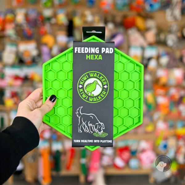 Kiwi Walker Hexa Feeding Pad Maxi – mata do lizania dla psa i kota zielona