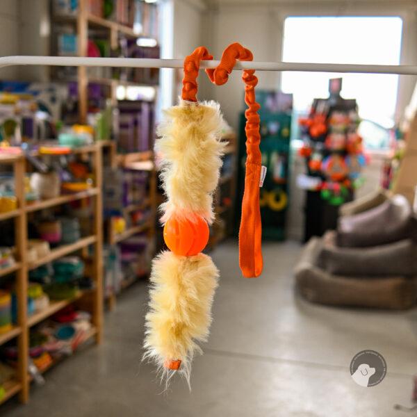 PSARVARD PIŁ-OWCA – pomarańczowa hybrydowa zabawka - szarpak z owcy i piłkę na amortyzatorze