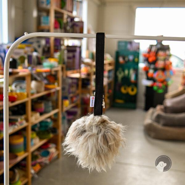 PSARVARD miękka piłka owcza z rączką zabawka dla psa na czarnej taśmie