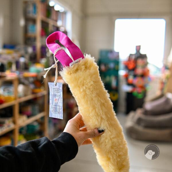 PSARVARD szarpak z owczego futra WALEC MIAMI na różowej taśmie