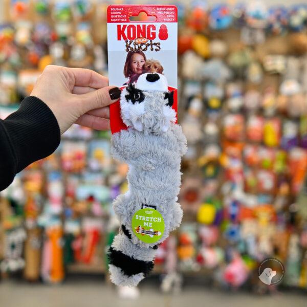 KONG Scrunch Knots Raccoon s/m - pluszowy szop bez wypełnienia z piszczałką