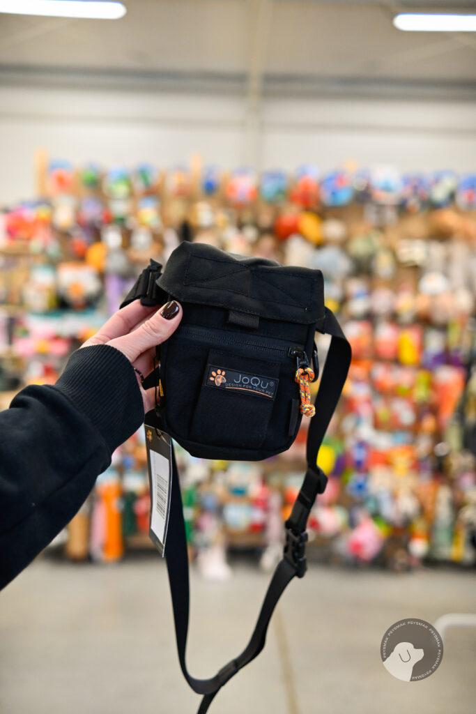 Mała torebka na przysmaki dla psa JoQu® Small Snack Bag czarna