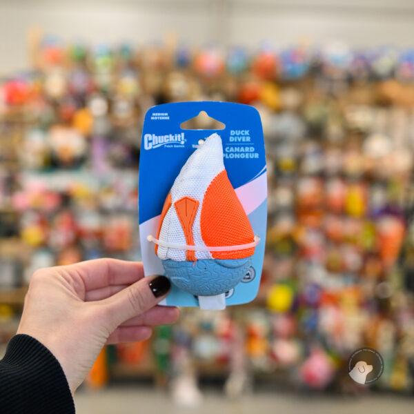 CHUCKIT! DUCK DIVER MEDIUM - pływająca piłka kaczka