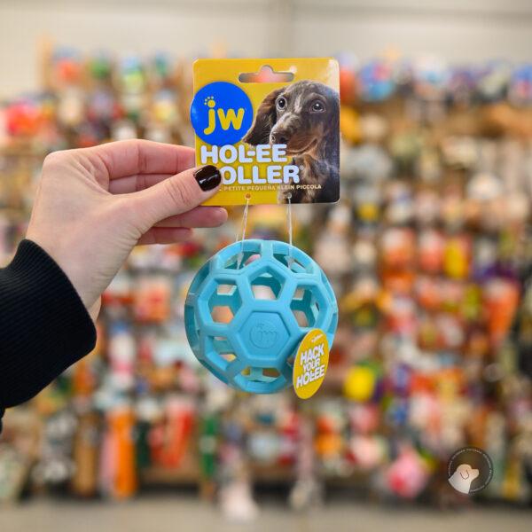 JW HOL-EE ROLLER MEDIUM Ø11,5 CM - piłka ażurowa błękitna jasna