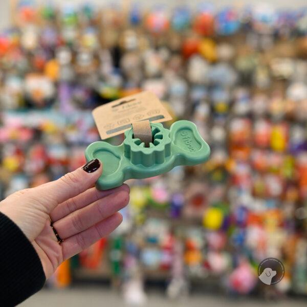 FIBOO Fibholder – uchwyt na podłużne smaczki dla psów Zielony