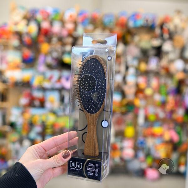 Tauro Pro Line Szczotka groomerska z drewnianym trzonkiem, owalna, zęby dł.22 mm, 22,5x6,5x1cm