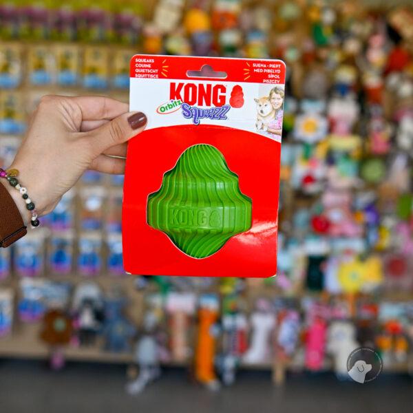 KONG SQUEEZZ ORBITZ spin - wir piszczący o nieregularnych kształtach