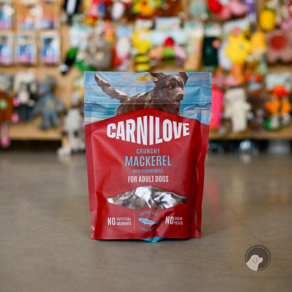 CARNILOVE Dog CRUNCHY Snack Mackerel with Raspberries makrela z malinami 200 g