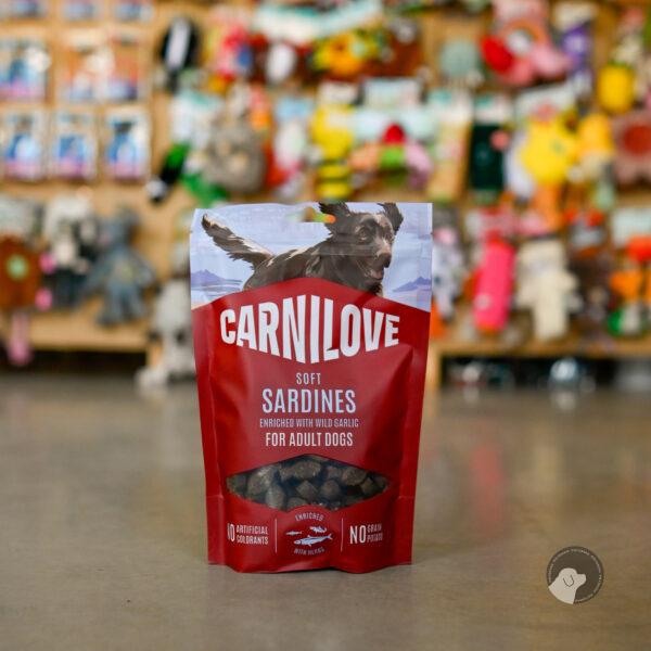 CARNILOVE Dog SOFT Snack Sardines enriched with Wild Garlic sardynki z czosnkiem 200 g
